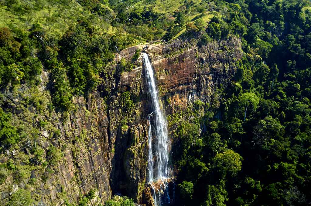 Ella-Diyaluma Falls